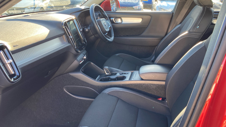 Volvo Xc40 2.0 T4 Momentum 5dr AWD Geartronic Petrol Estate